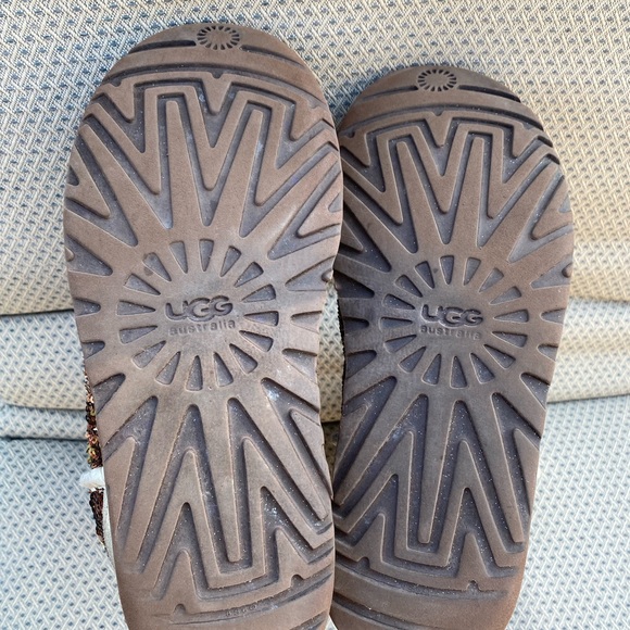 UGG AUSTRALIA CLASSIC SHORT SPARKLES BOOTIE - Picture 8 of 8